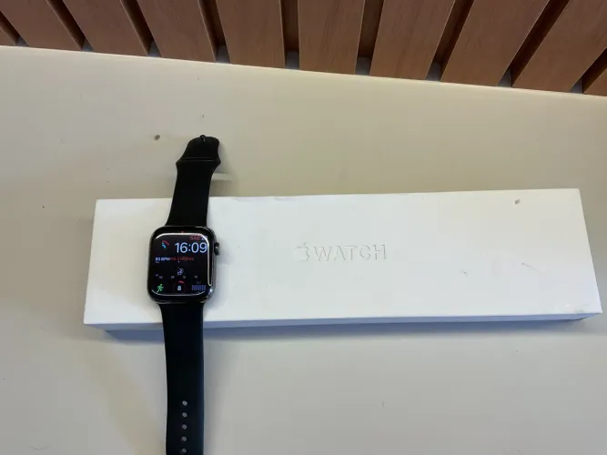 Apple Watch 8 inox ( Cellular + GPS) modelo raro 