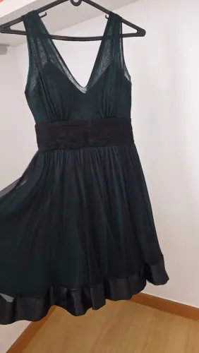 Vestido social curto preto com verde