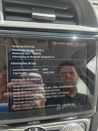 Multimídia Android automotiva instalada em um Honda Fit, baseada em plataforma T100