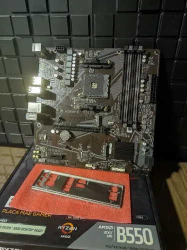 Placa Mãe AM4 B550m Gigabyte 