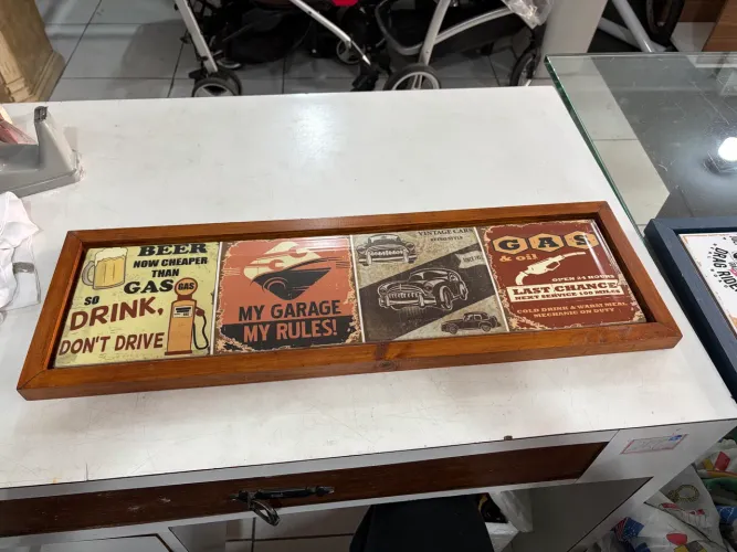 Quadro azuleijo retrô em madeira carros