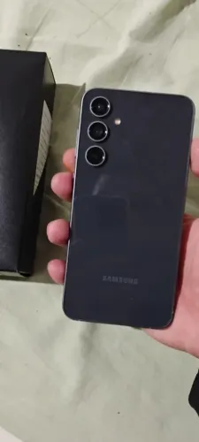 Samsumg s23 fe com caixa e vai com duas capinha perfeito estado