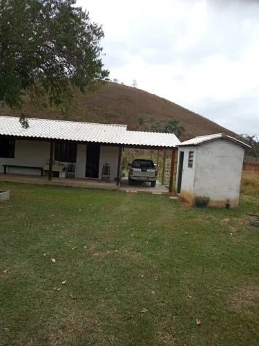 Chácara com casa com 3.100m² e área construída 162m²