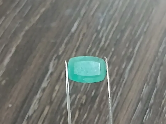 Esmeralda extraordinária extra tipo colombiana. 4,60 cts