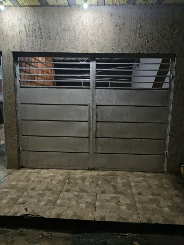 Portão de ferro medidas 2.95 largura e 2.27 altura baixo o preço de 1500 por 1200...chama