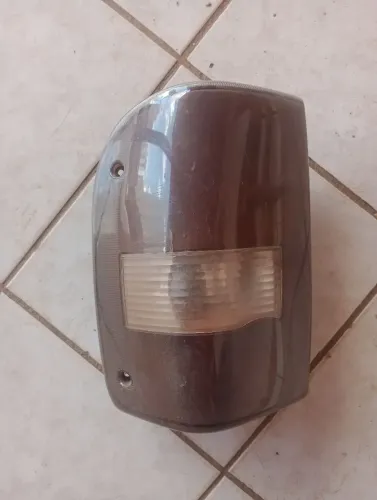 Vendo Uma Lanterna traseira esquerda da Ranger