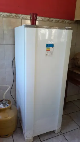 Vendo geladeira leia o anuncio