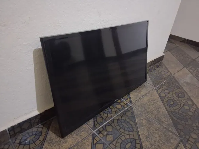 Smart TV Samsung 32 com defeito (tela estragada))
