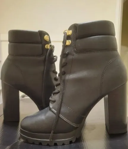 BOTA FEMININA VIZZANO