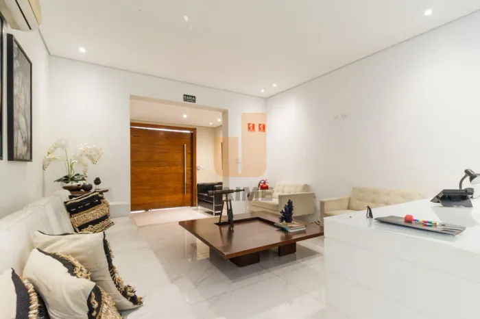 Casa Comercial com 10 salas e 8 vagas, 530 m2 em área nobre e sofisticada do bairro - Paca