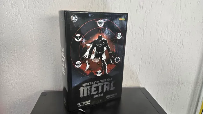 BATMAN Noites de Trevas METAL Omnibus