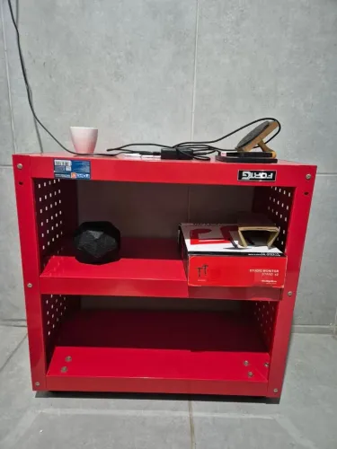Rack De Ferro com rodinhas / Serve com carrinho de ferramenta ou estético.