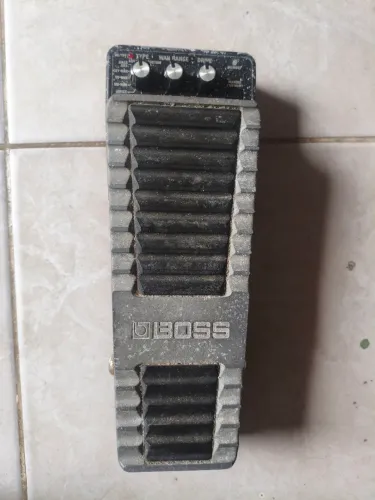 PEDAL DE EXPRESSÃO BOSS