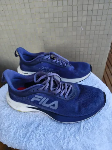 Tênis Fila Kênia Race (KR7), Tam. 40, cor azul escuro, quase sem uso.