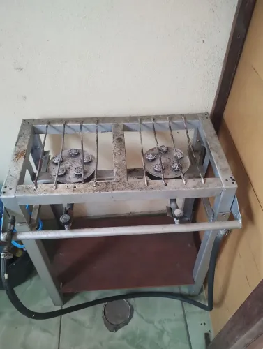 Vendo 2 fogões de 5 bocas 400 cada, e um de 2 bocas industrial alta pressão 200,00