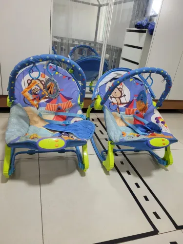 Cadeira de descanso bebe vibra e toca