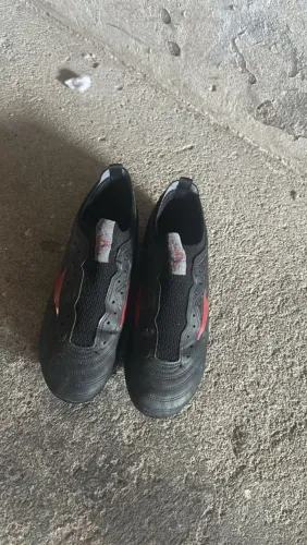 Chuteira Mizuno número 41/42