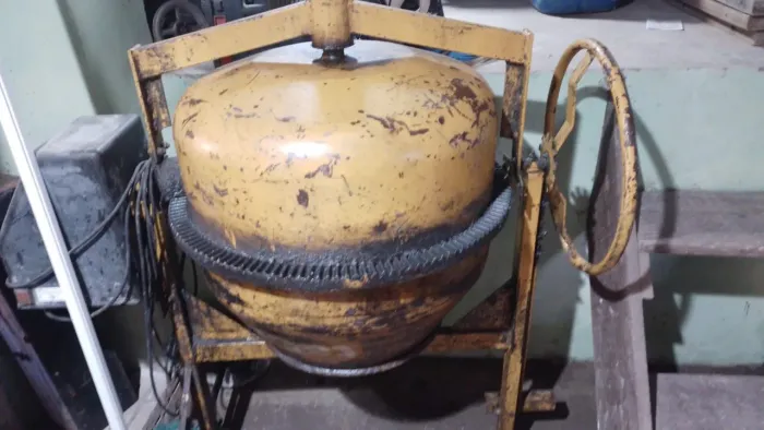 Betoneira 25kg em bom estado