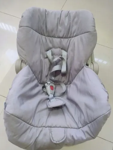 Cadeirinha de bebê Galzerano.