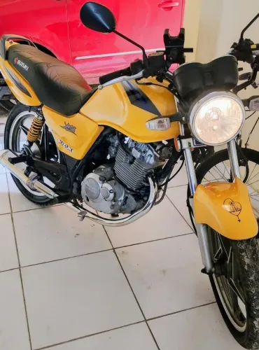 Moto Suzuki 2010 super conservada.