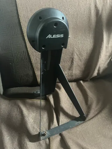 Bumbo eletrônico alesis