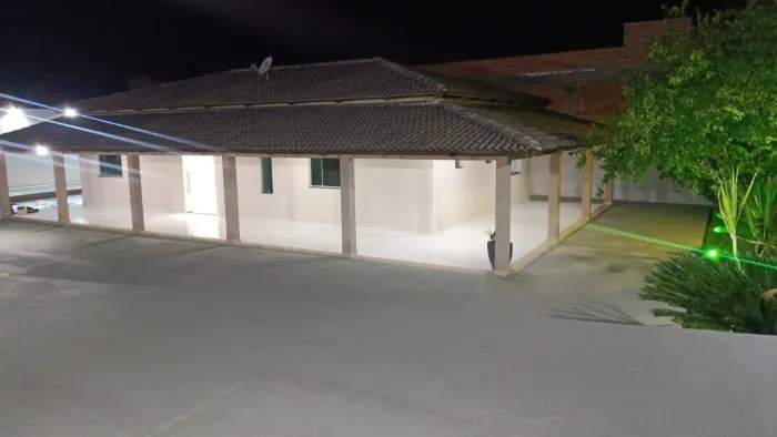Vende-se casa de alto padrão.