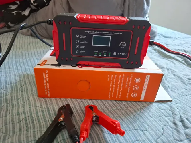Carregador de bateria para automóveis 