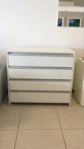 Cômoda Branca 4 Gavetas com Puxador em Perfil de Alumínio 110cm