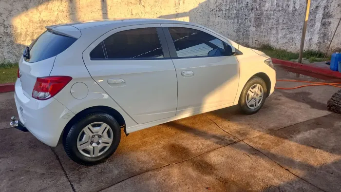 Chevrolet Onix Hatch LS 1.0 8V Flex Power Mec. 4P 2015