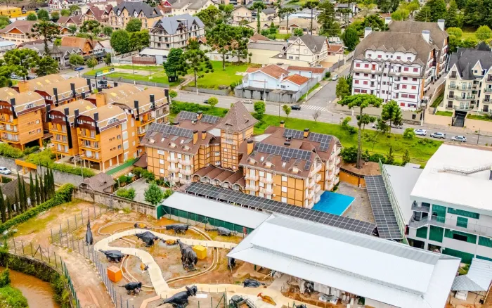 Hotel à venda com 53 apartamentos no Capivari em Campos do Jordão/SP.