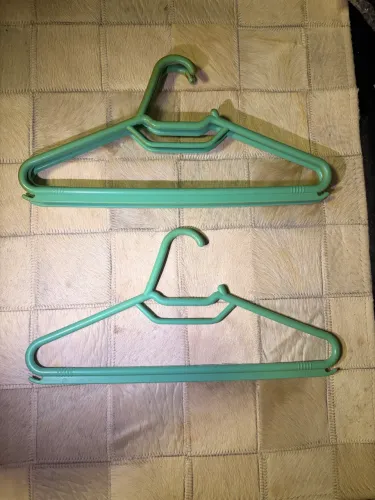 Cabides infantis verde