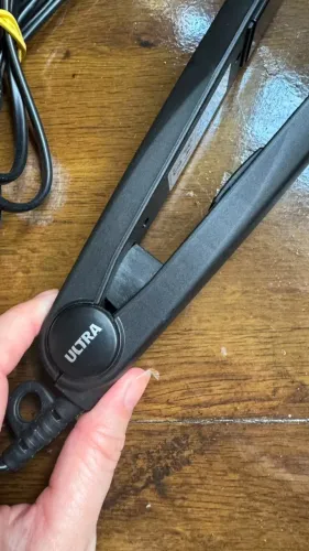 Prancha de Cabelo Mondial Ultra Íon P-14 Preta - Usada