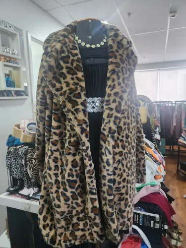 Casaco quentinho animal print onça Plus size Tam. 48-50