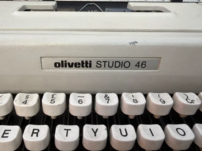 Máquina de escrever Olivetti