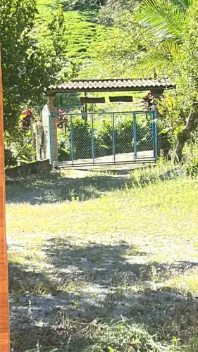 ICHÁCARA COM CONFORTO E NATUREZA LOCALIZADO Imóvel tem 230 metros quadrados com 4 quartos