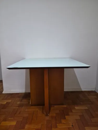 Mesa quadrada tampo de madeira maciça com vidro