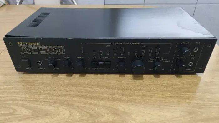 Amplificador Cygnus AC 500 para conserto