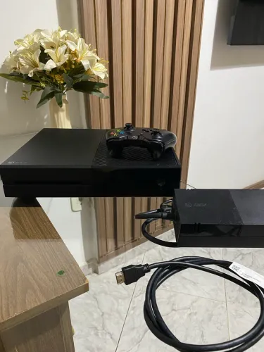Xbox One 500 GB Original + Controle
