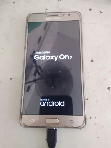 Vendo celular Samsung on 7