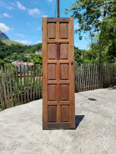 Porta externa em madeira maciça Jatobá