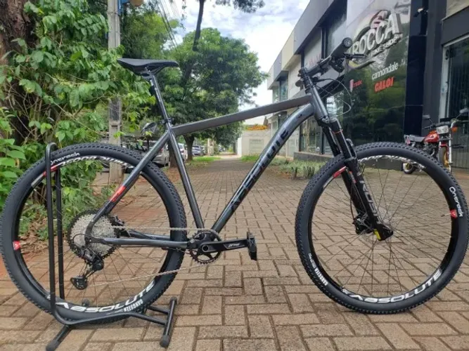 Bicicleta Mtb Absolute Nero Boost Aro 29 T21 Shimano XT 12v Suspensão Ar Tubeless
