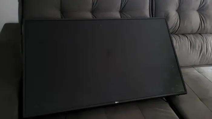 Tv LG possui detalhes