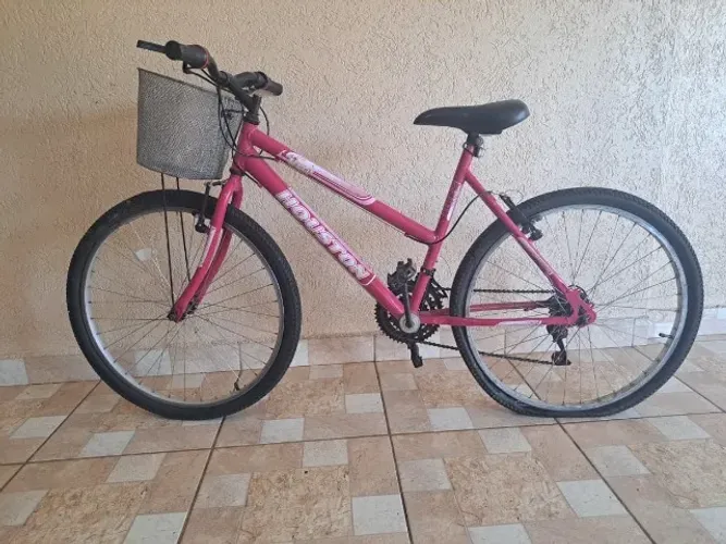 Bicicleta Feminina com cesta aro 26 em ótimo estado
