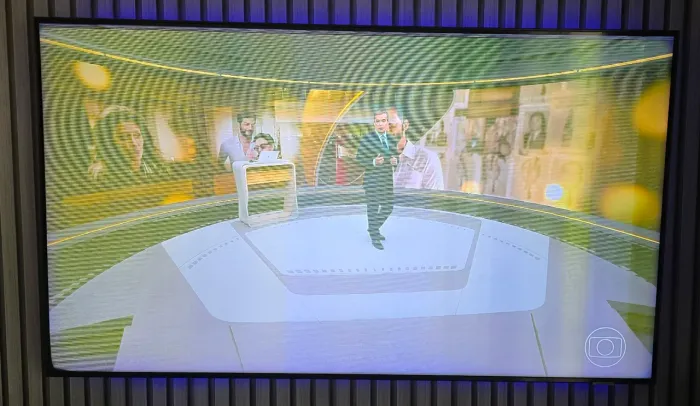 Smart TV Samsung QLED 55" c/ problema na tela