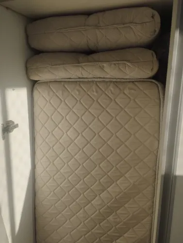 Sofa - puff para chão, com duas almofadas 