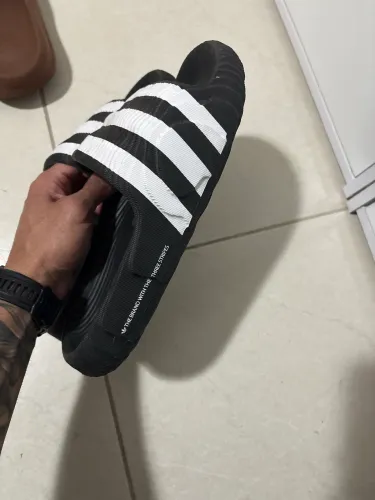 Chinelo adidas adilette 22