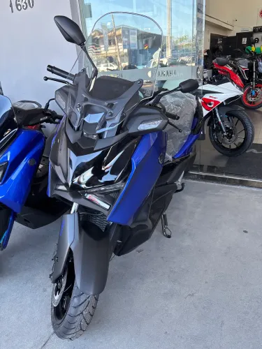 X Max 0 km