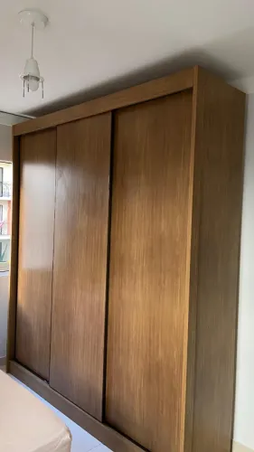 Guarda-roupas casal - pouco tempo de uso - excelente qualidade - porta de correr