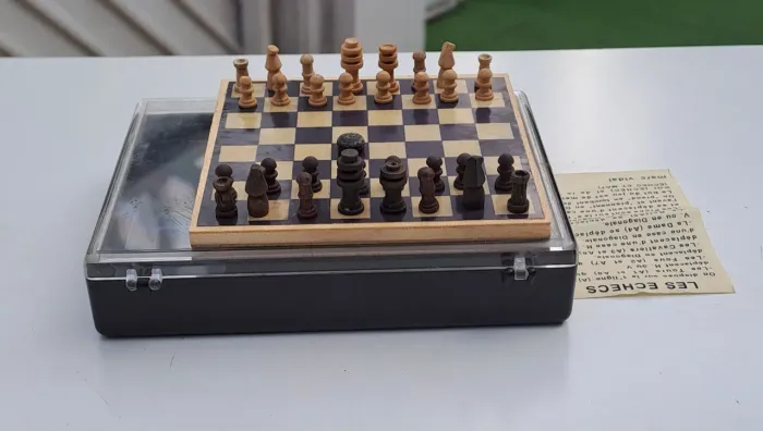 Jogo de xadrez em miniatura da era soviética dos anos 80 produto (vintage)