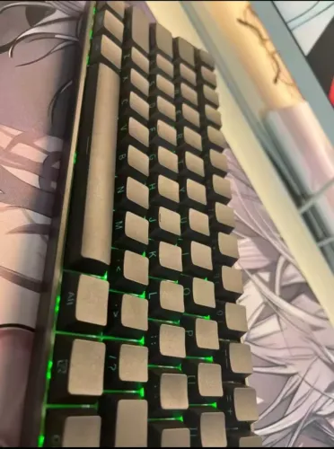 Teclado AULA WIN60 HE Pro. com detalhes no led